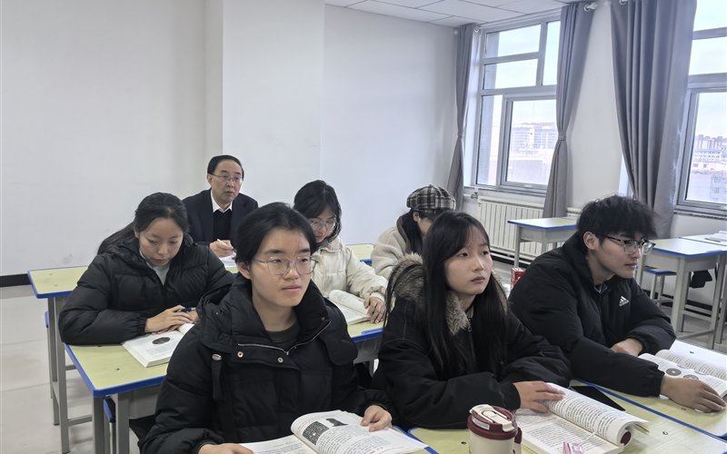 校領(lǐng)導(dǎo)深入課堂聽評思政課 推動思政課教學(xué)提質(zhì)增效